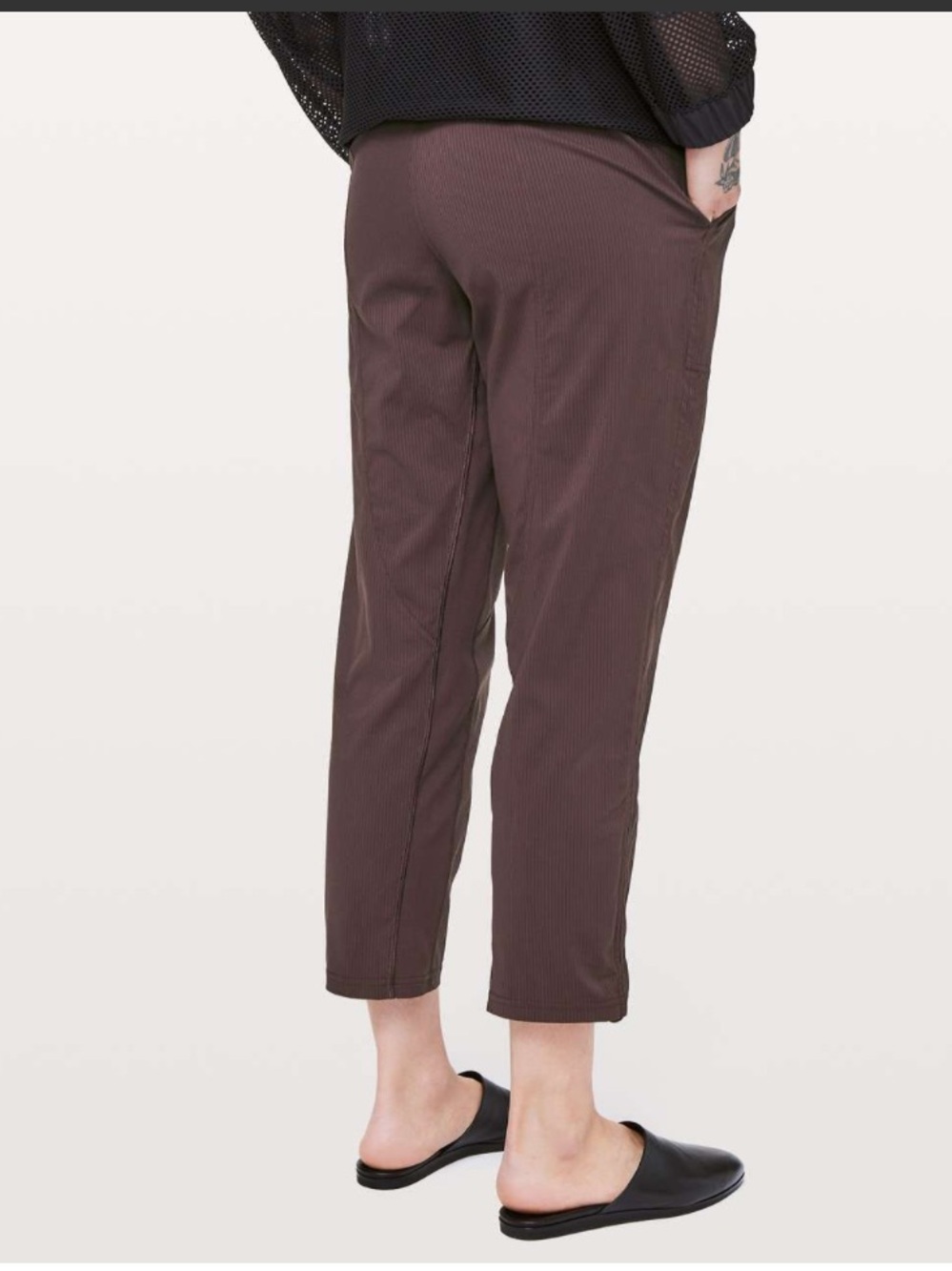 Lululemon • Dance Studio Crop 25” • Size 8